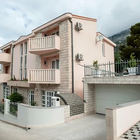 House Bacak - & Wellness-studio Pensionat Baška Voda