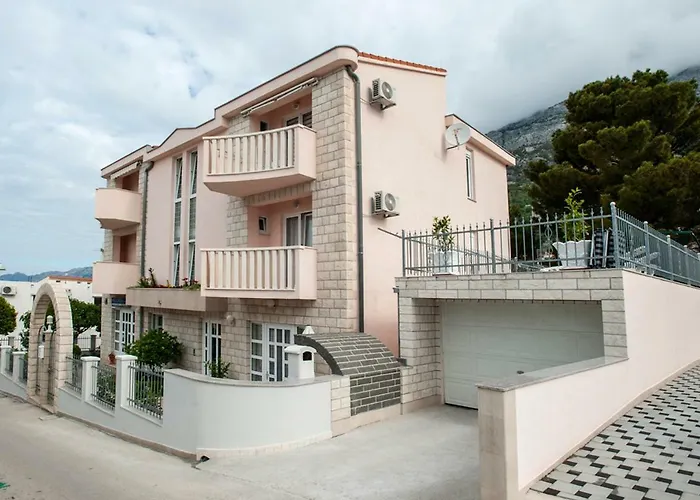 House Bacak - & Wellness-studio Pensionat Baška Voda